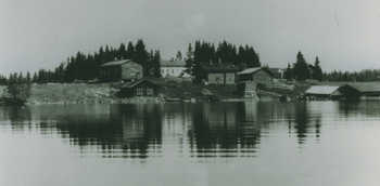 Kiviniemi 1920-luvun puolivälissä Syväjärveltä katsottuna.