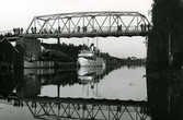Seppolan silta ja Jyväskylän laiva v. 1930, taustalla Saarentalo, kuva Anna Salonen, Jämsä