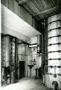 Distillation column at the spirit works in 1954. Photo: Foto Roos.