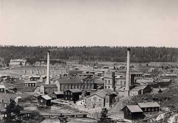 The west side of the rapids, Hovilanhaara paper mill and pulp factory at the beginning of the 1900s.