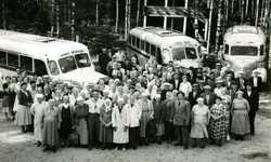 Jämsänkoski factories’ pensioners on a trip to Lehes in 1955.