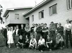 Matara school staff and students in 1980. Photo Pauli Nevalainen.