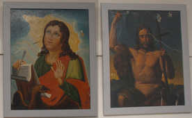 Söderstrandin apulaisineen Jämsän kirkon lehterireunukselle maalaamat kuvat valmistuivat kirkon sisämaalauksen yhteydessä 1848. Vasemmalla apostoli Johannes, oikealla Johannes Kastaja.