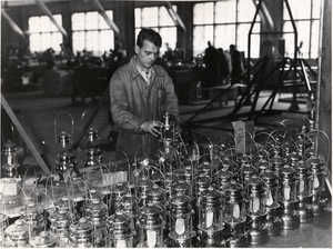 Taisto Suoranta and the Petromax lamps made as filler work at Valtion Lentokonetehdas