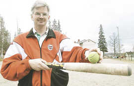 Pesäpallo on työsuojeluvaltuutettu Pertti Suuroselle läheinen harrastus.