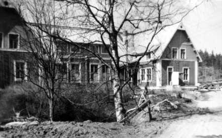1958 vanhin koulurakennus kesällä