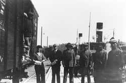 Työväkeä Vesijärven satamassa 1920-luvulla
