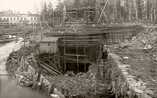   Patalankoski power station machine shop under construction in 1935. Left, factory superintendent Veli Byström.