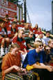   Pesäpallon Itä-Länsi ottelu kuuluu Akin vakioreissuihin. Kuva Hyvinkäältä 1997. Alhon AKin arkistosta