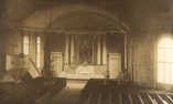   Jämsän kirkon alttariseinälle valmistui draperia vuonna 1848 maalarimestari C. G. Söderstrandin johdolla.