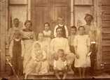 Tuntematon,  (c) Kuorevesi-seura,  Tapiolan väkeä noin vuonna 1915