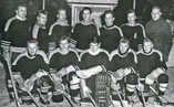 Tuntematon,  (c) Jämsänkosken Ilveksen arkisto,  Ilveksen jääkiekkotoiminta oli  vilkkaimmillaan 50 - 60-luvuilla. Kuvassa vuoden 1964 edustusjoukkueen pelaajia.